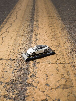 Porsche Modellauto 911 Carrera S 992 in 1:43