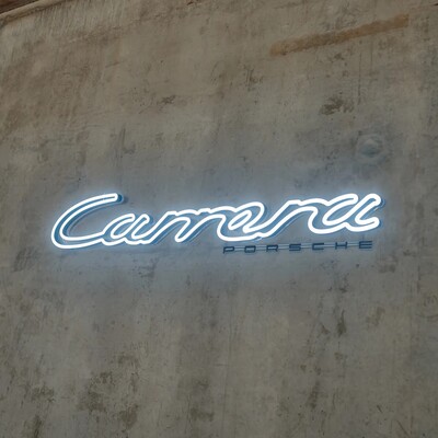 Carrera Leuchtschriftzug – Ltd.