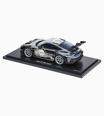 Porsche 911 GT3 RS 992 in 1:18