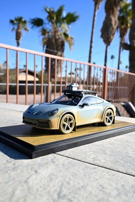 Porsche Modellauto 911 Dakar 1:18 in Shadegreen