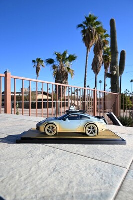 Porsche Modellauto 911 Dakar 1:18 in Shadegreen